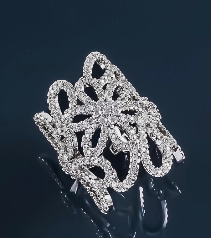 💍Luxury Floral Pavé Ring – Intricate Diamond-Cut Statement Band