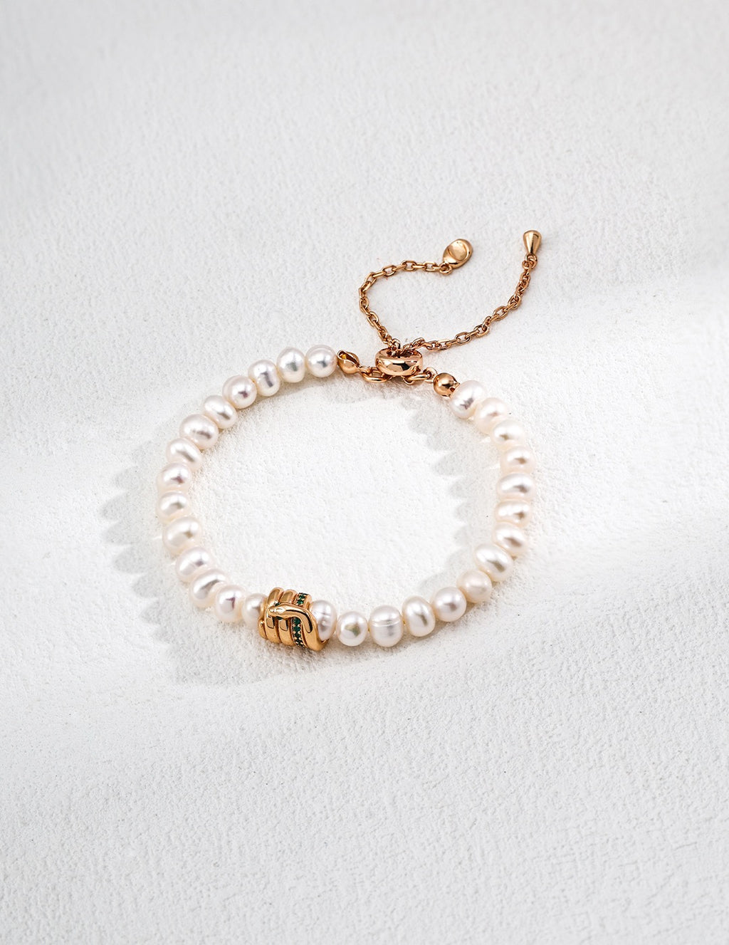 S925 Minimalist Freshwater Pearl Bracelet – Vintage Gold with Zircon Charm