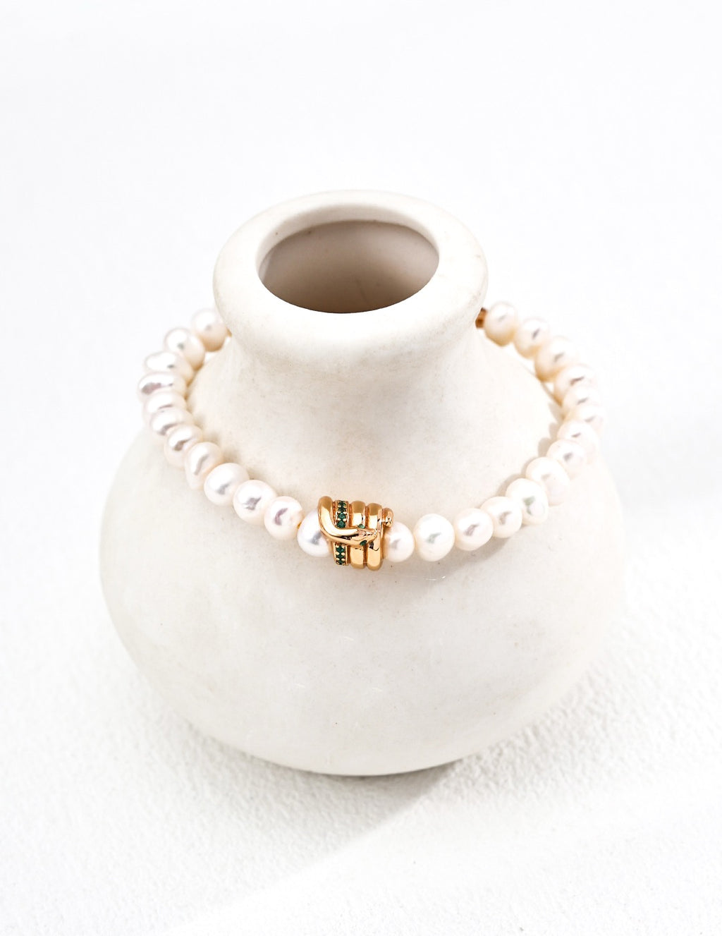 S925 Minimalist Freshwater Pearl Bracelet – Vintage Gold with Zircon Charm