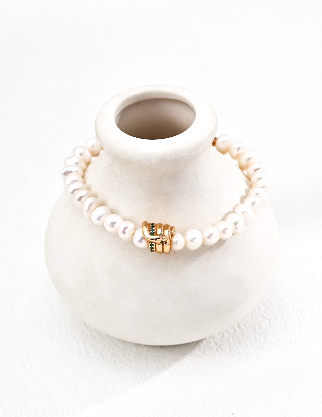 S925 Minimalist Freshwater Pearl Bracelet – Vintage Gold with Zircon Charm