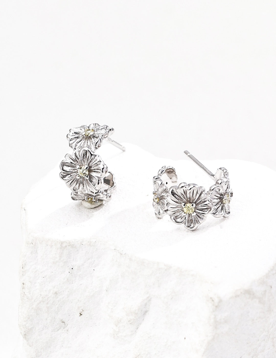 S925 Zircon Flower Hoop Earrings – Minimalist Silver & Vintage Gold Options
