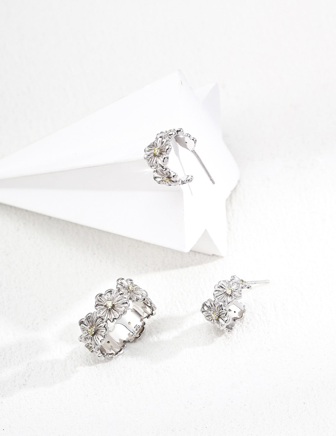 S925 Zircon Flower Hoop Earrings – Minimalist Silver & Vintage Gold Options