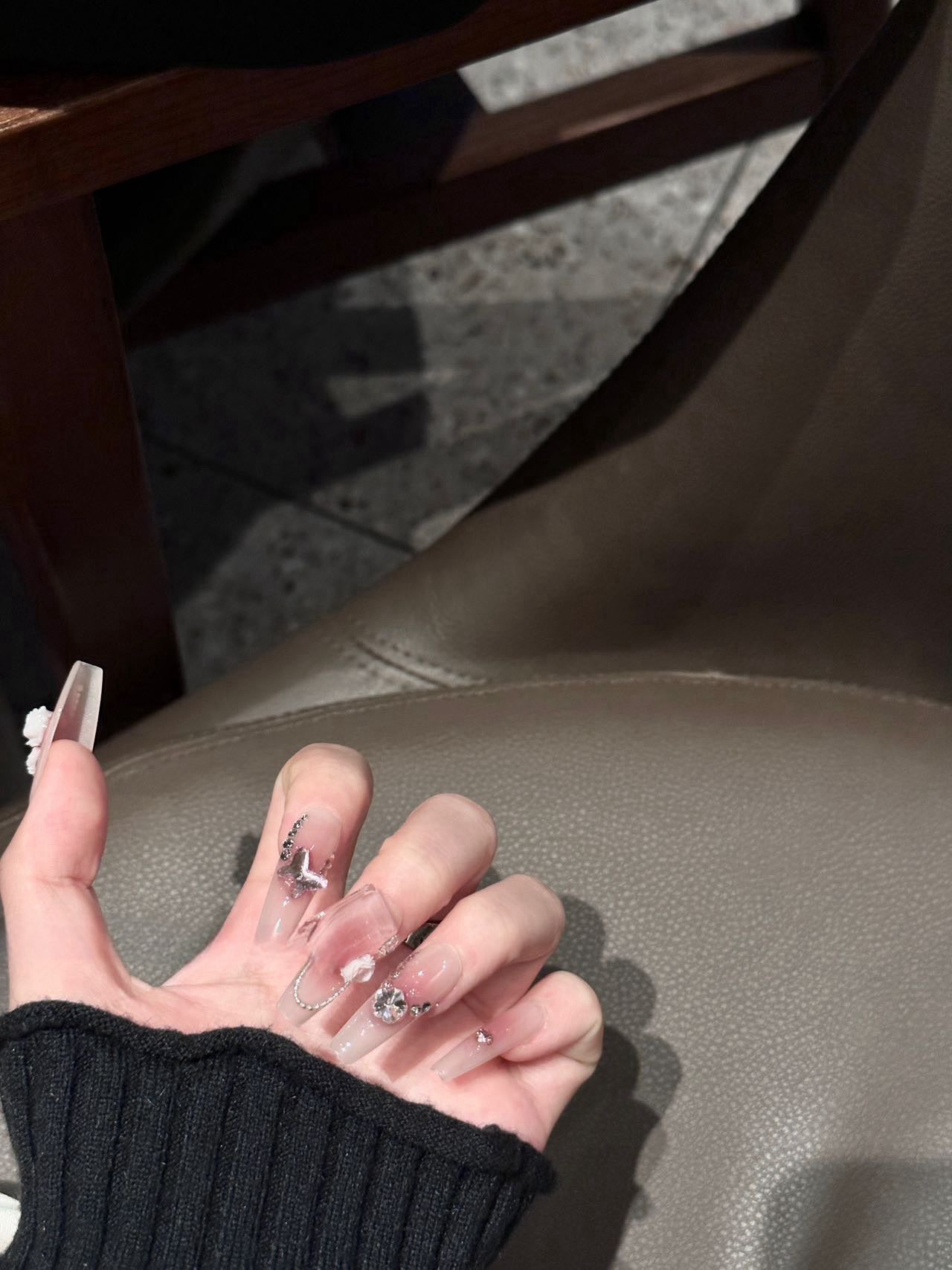 🌸 Rosy Romance Press-On Nails – 3D Flowers & Butterfly Crystals 💕