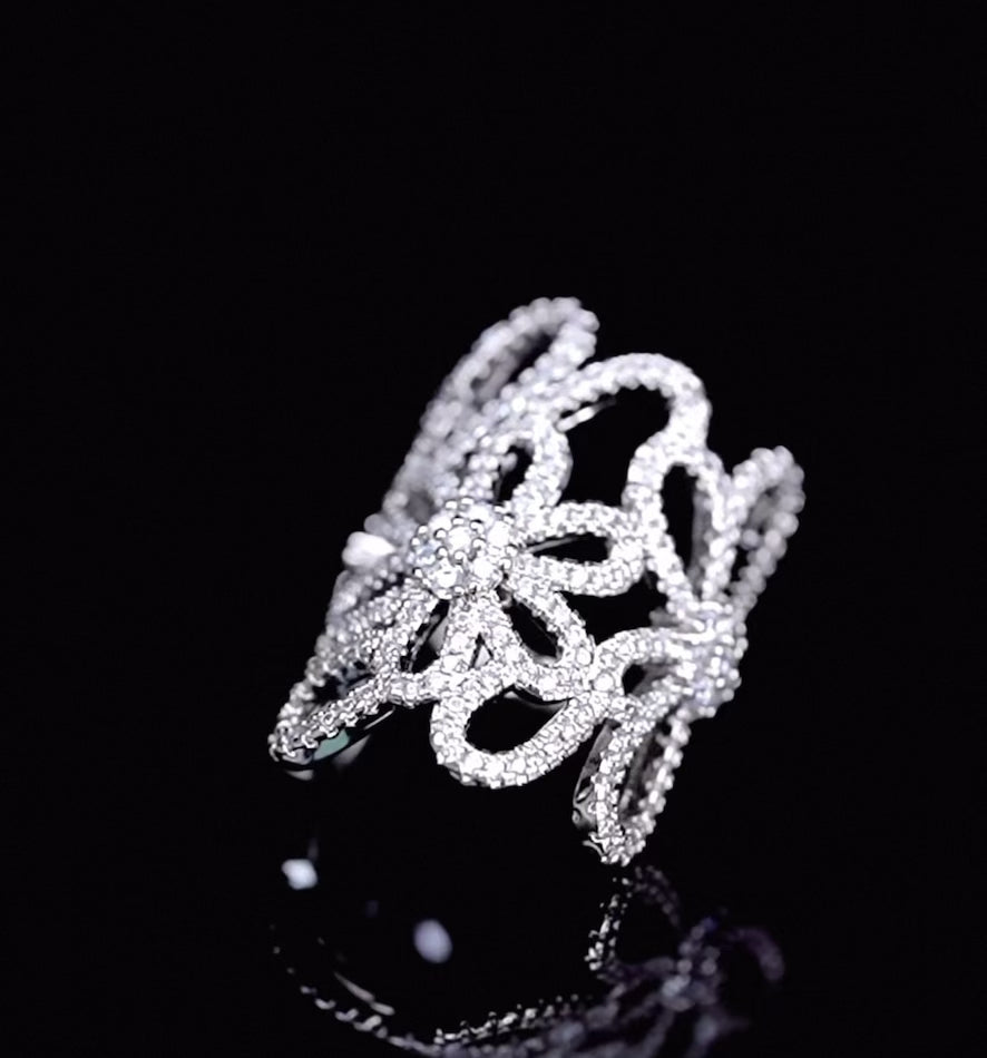 💍Luxury Floral Pavé Ring – Intricate Diamond-Cut Statement Band